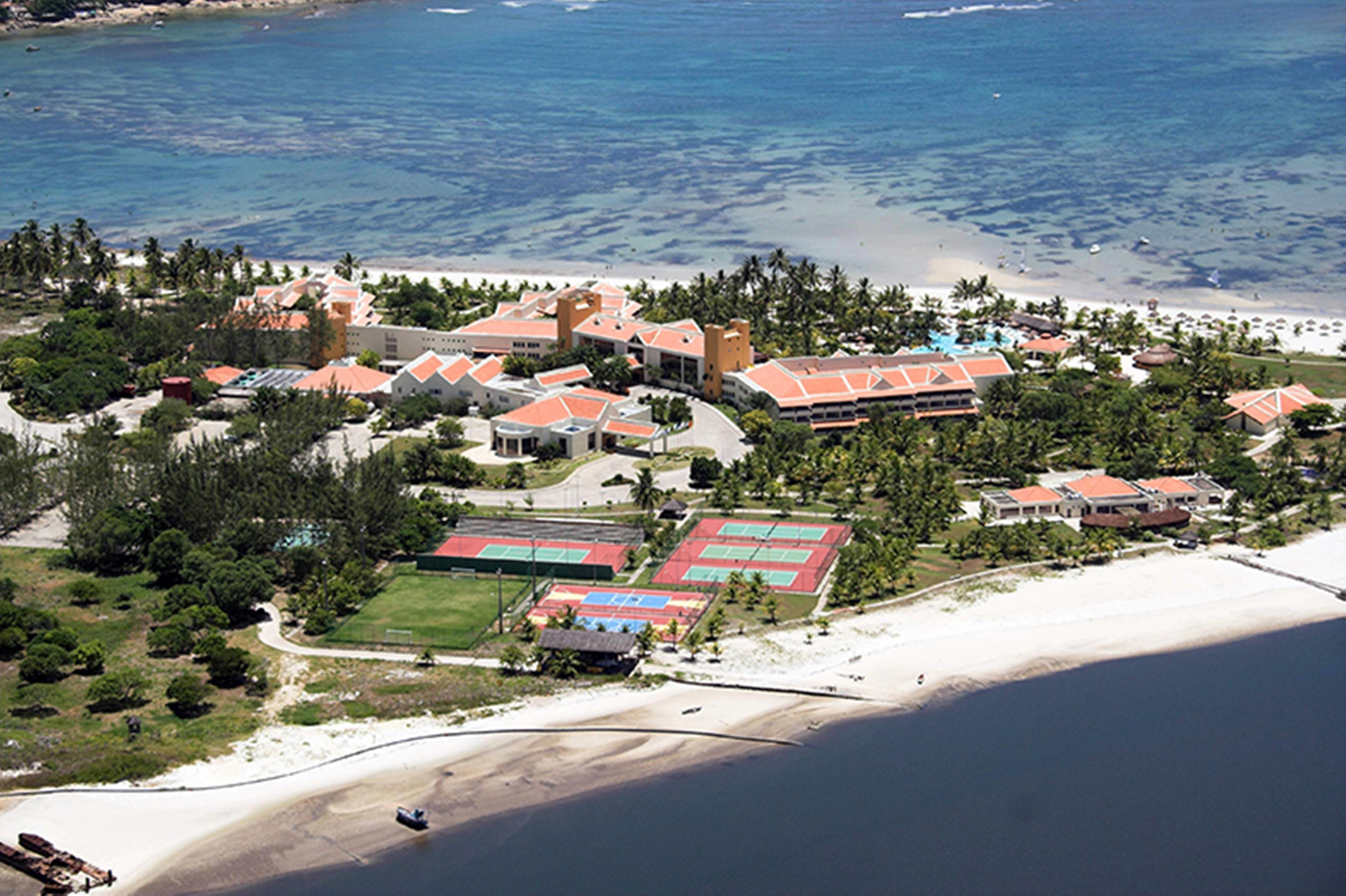 Vila Gale Cabo Cabo de Santo Agostinho Eksteriør billede Aerial view of the resort
