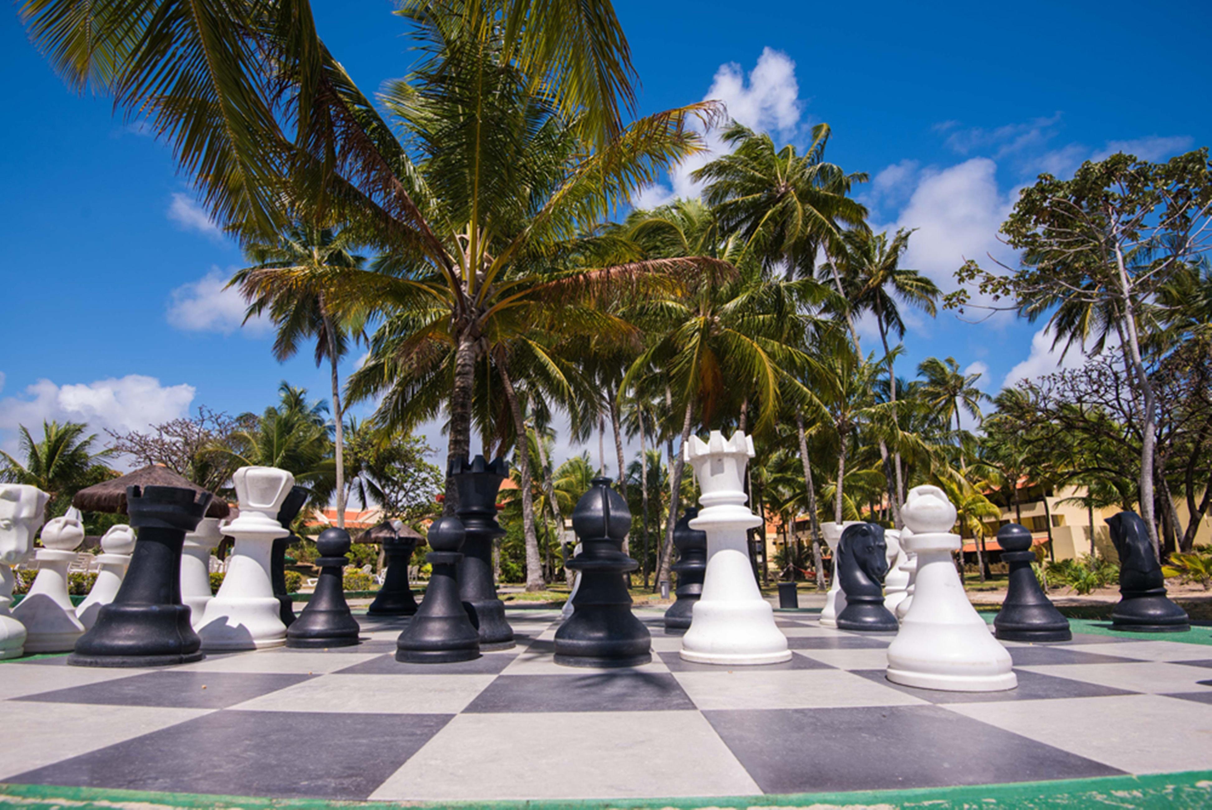 Vila Gale Cabo Cabo de Santo Agostinho Eksteriør billede A giant chess set in the resort