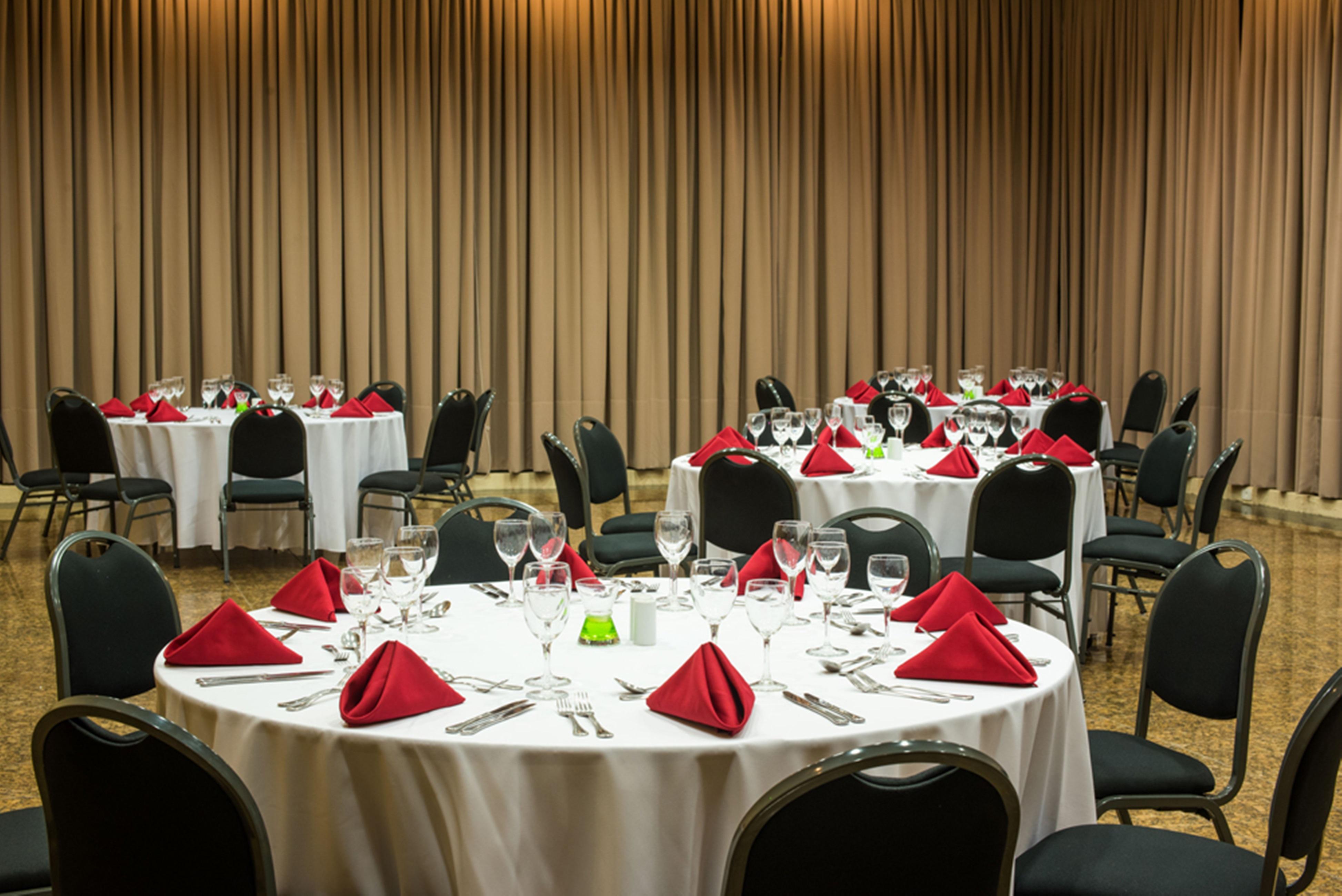 Vila Gale Cabo Cabo de Santo Agostinho Eksteriør billede The ballroom at the 2016 World Congress Center