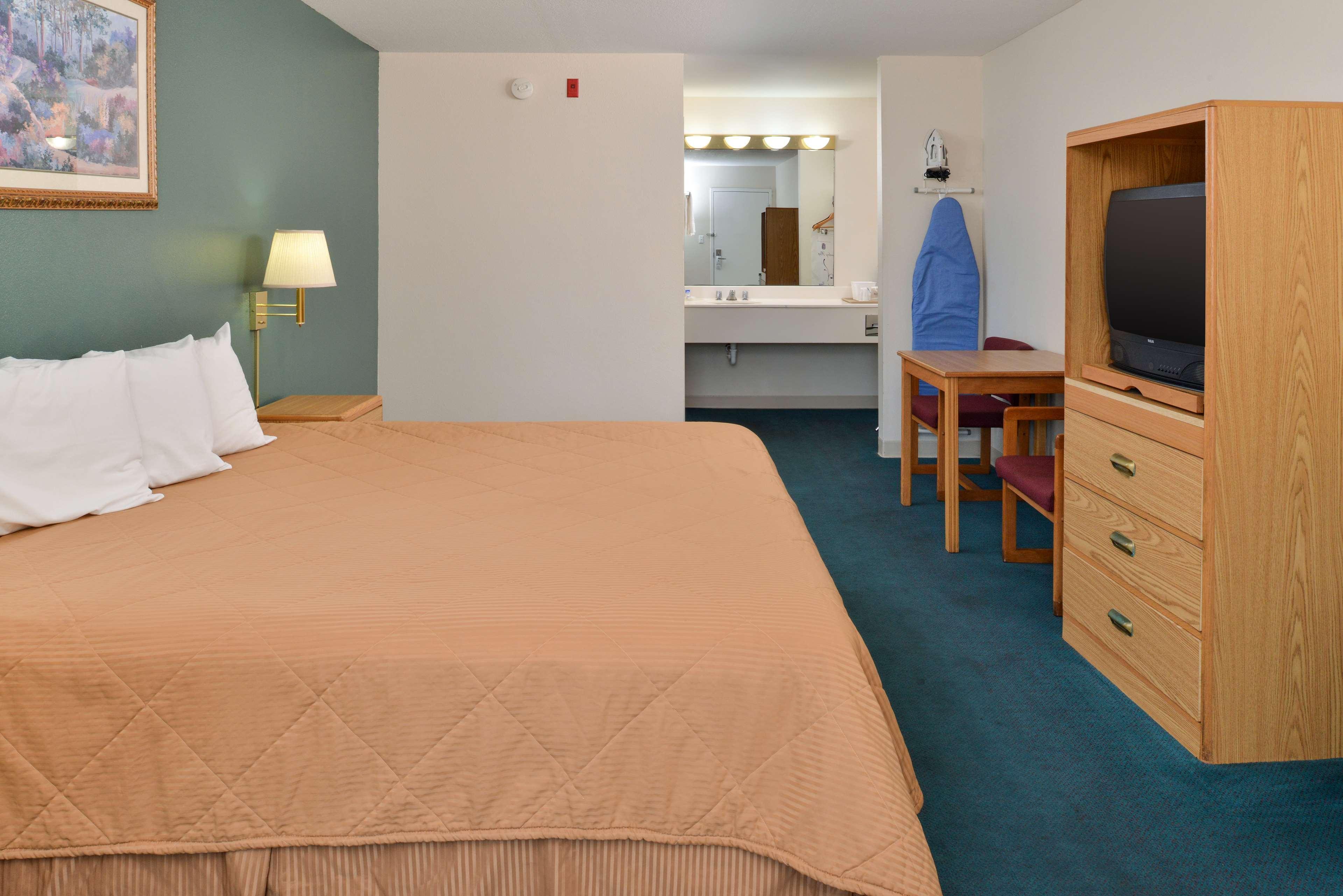 Vila Gale Cabo Cabo de Santo Agostinho Værelse billede A typical room at a Motel 6